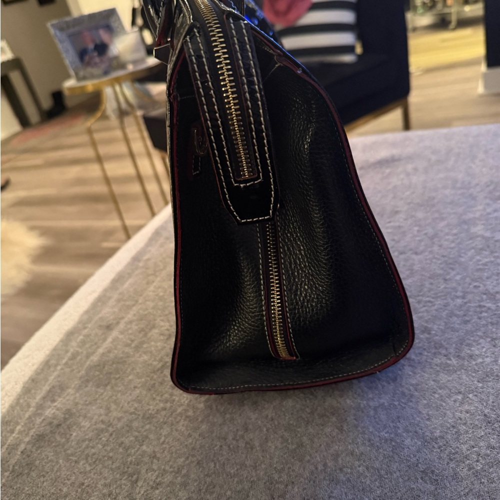 Arcadia Elegant Patent Leather Black Handbag. Stylish, simply stunning! - Picture 3 of 9